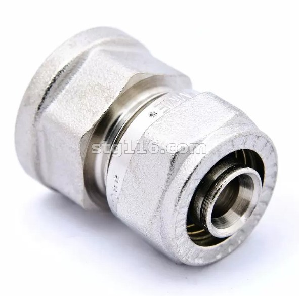 МУФТА МП 16ц х 1/2"Вн.р AQua